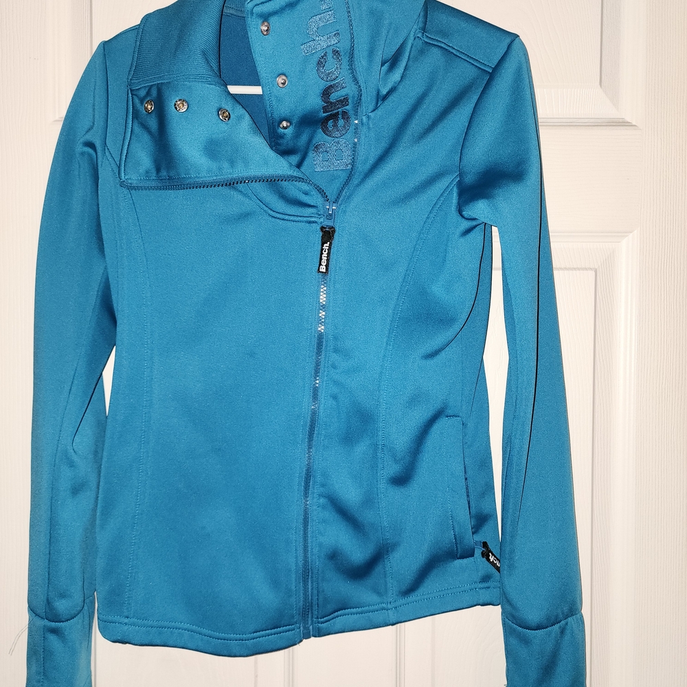 Women's Bench High Neck